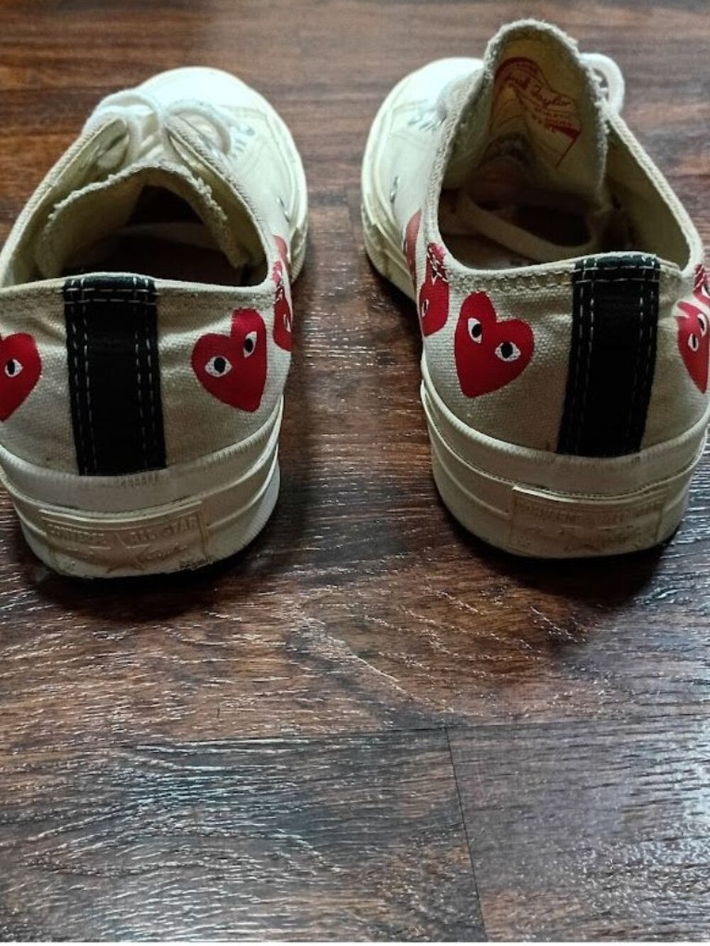 Converse Play Women 8 Mens 6 Low Chuck TaylorBeige W/ Red Hearts - Picture 6 of 15